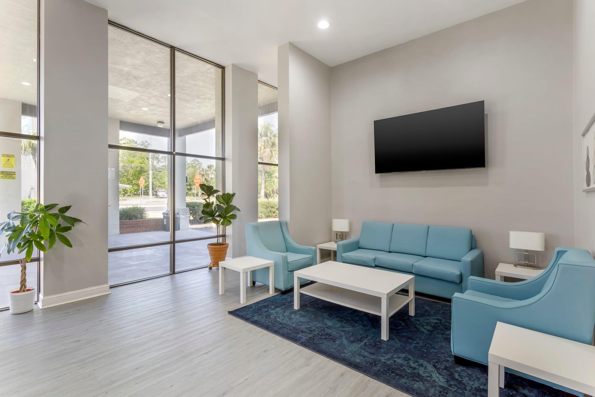 Quality Inn - Gainesville, FL — custom hospitality furniture project by DMD Furnishing (photo 7)