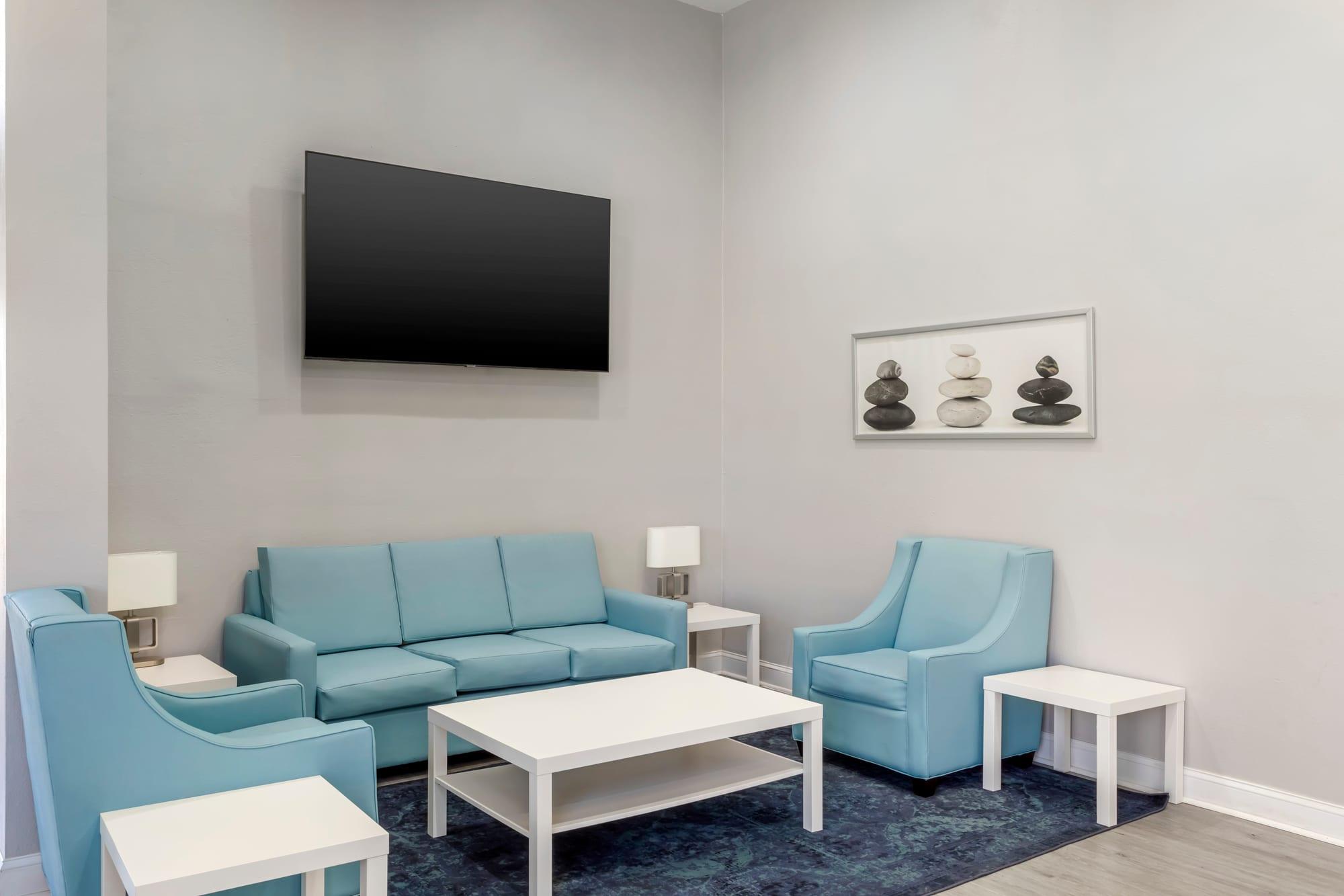 Quality Inn - Gainesville, FL — custom hospitality furniture project by DMD Furnishing (photo 9)