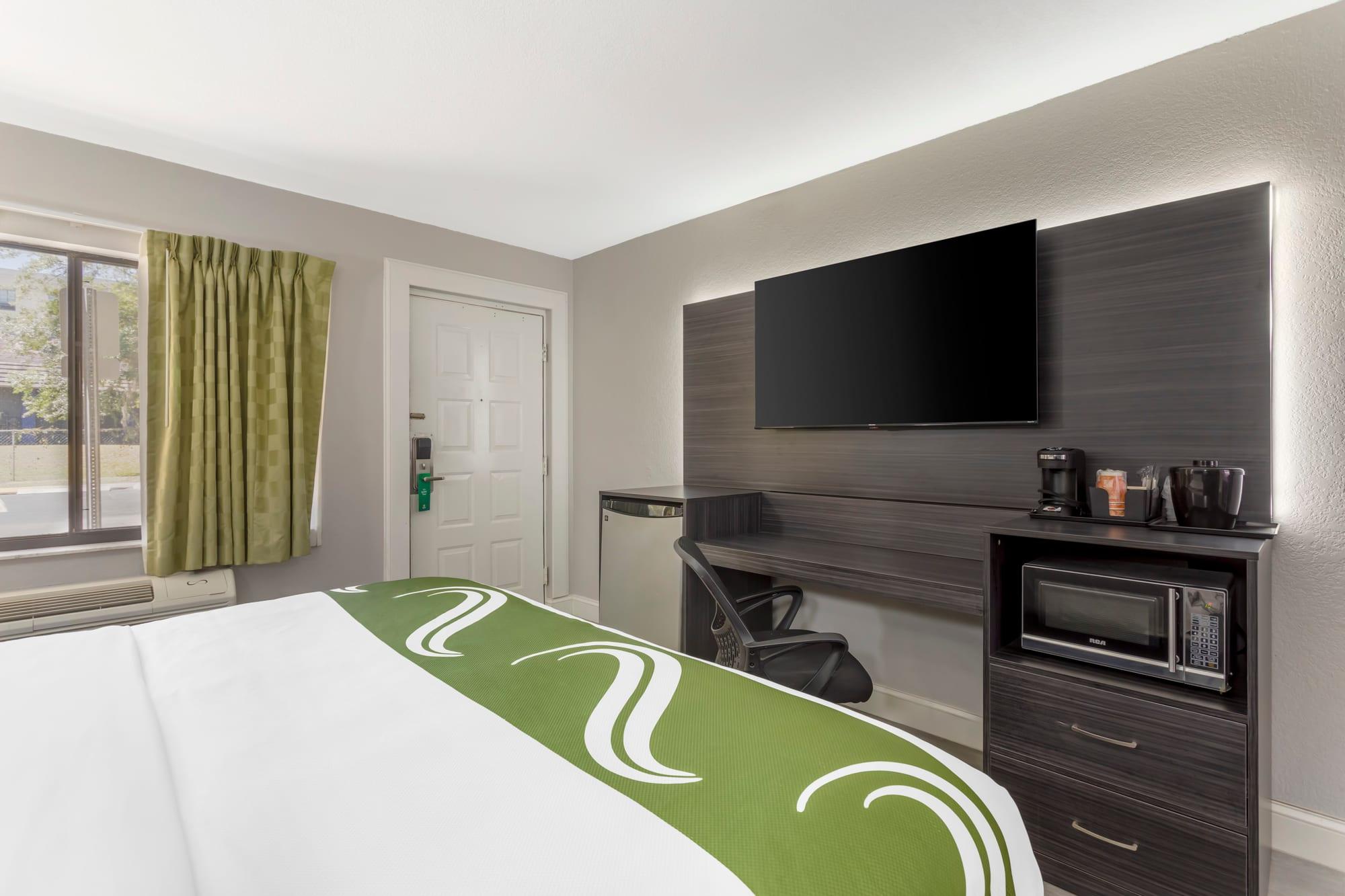 Quality Inn - Gainesville, FL — custom hospitality furniture project by DMD Furnishing (photo 18)