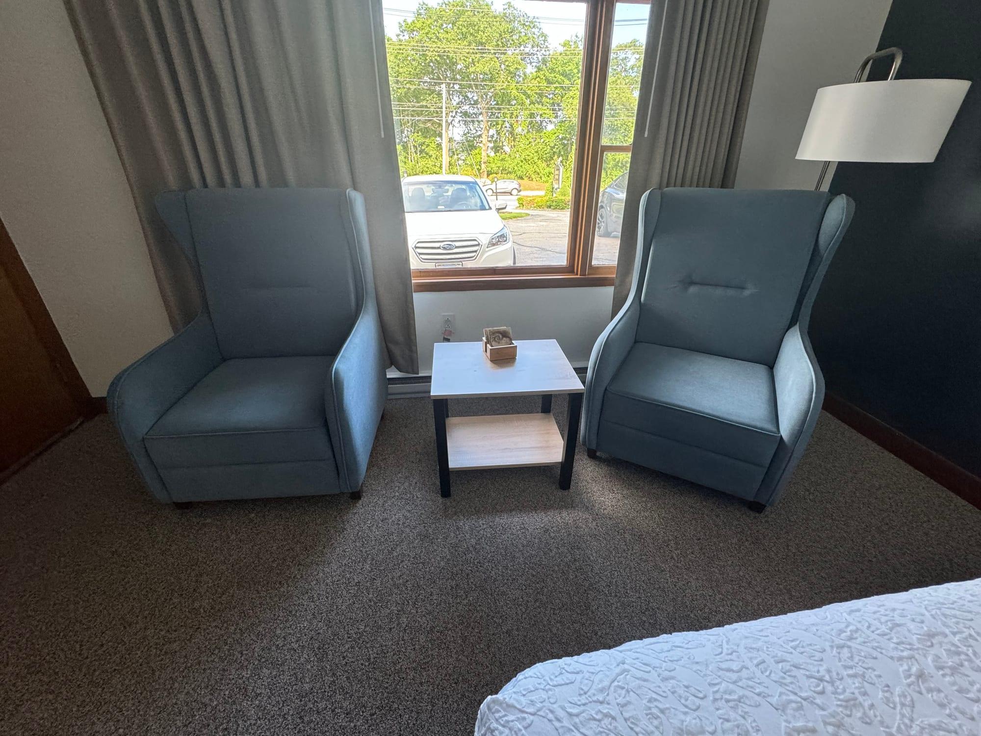 Towne Lyne Motel - Ogunquit, ME — custom hospitality furniture project by DMD Furnishing (photo 5)
