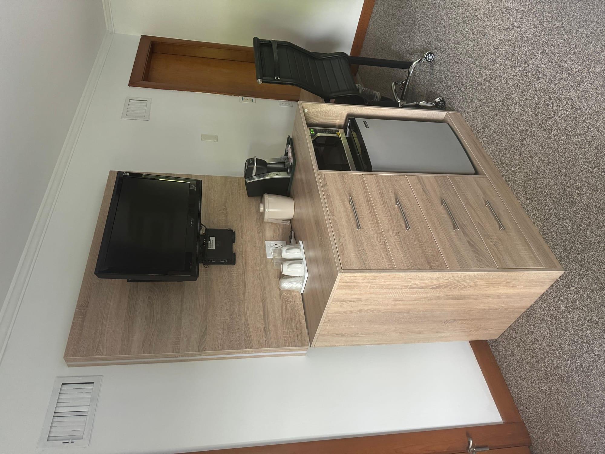 Towne Lyne Motel - Ogunquit, ME — custom hospitality furniture project by DMD Furnishing (photo 15)