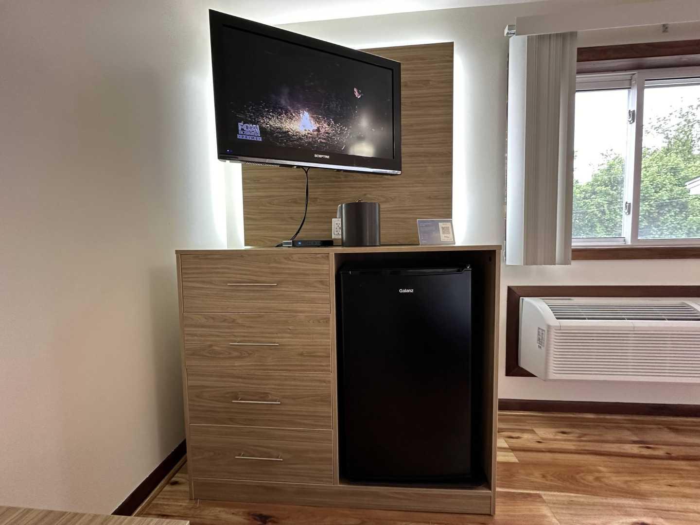 USA INN - Wells, ME — custom hospitality furniture project by DMD Furnishing (photo 5)