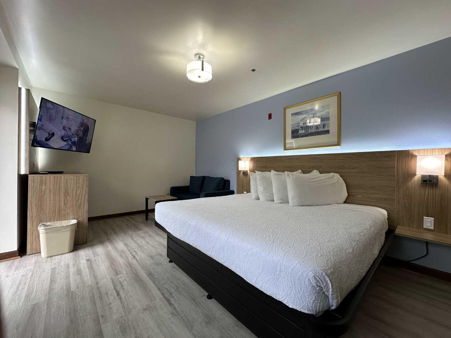 USA INN Wells refreshed guestroom